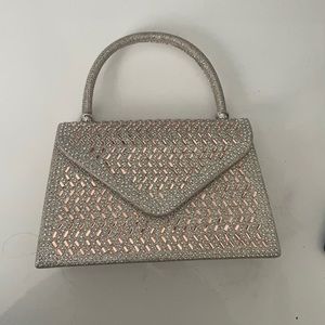 Beautiful bag with cristals details, excellent size. Vintage